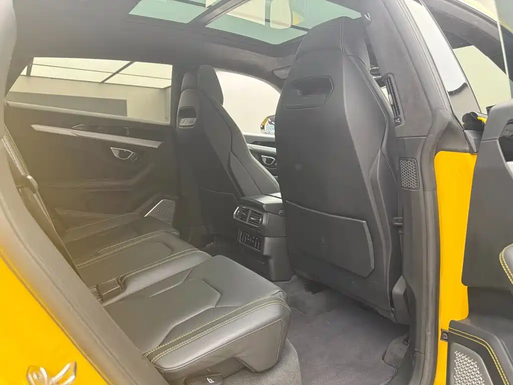 Lamborghini Urus 2019 — фото 12