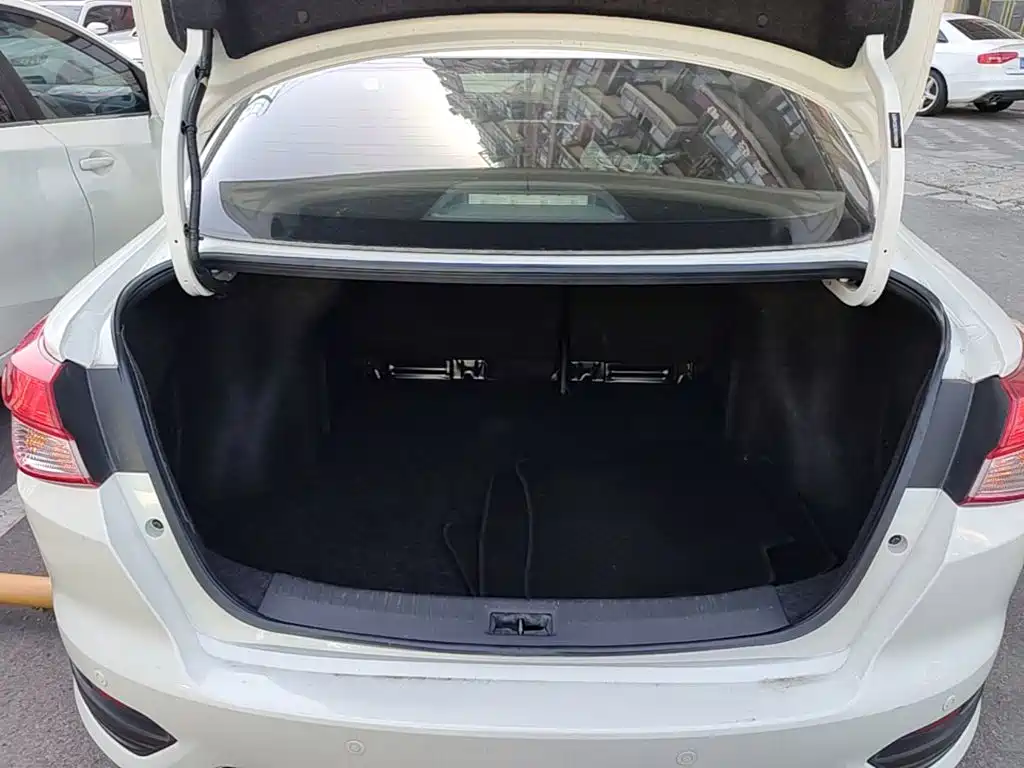 Nissan Bluebird 2016 — фото 19