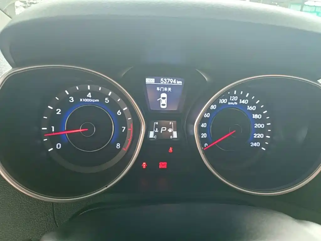 Hyundai Elantra 2016 — фото 12
