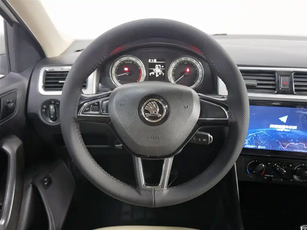 Skoda Rapid 2018 — фото 11