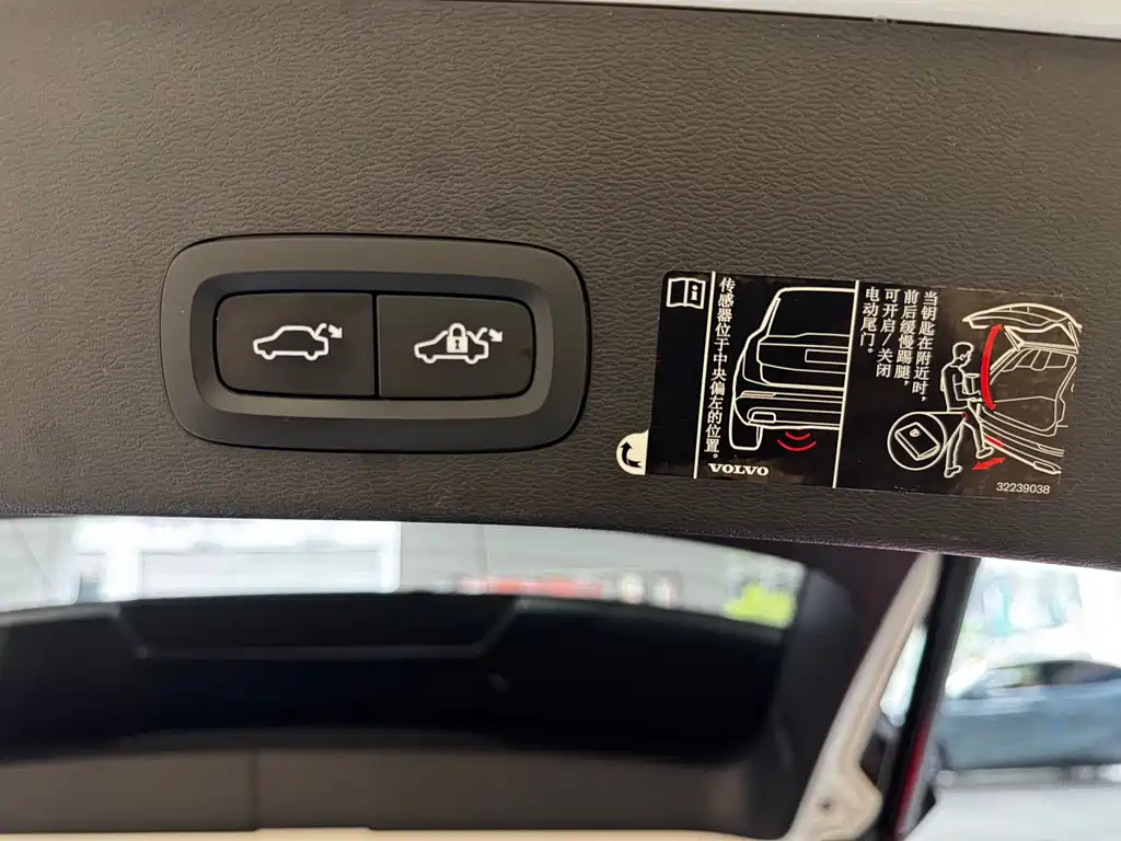 Volvo XC40 2019 — фото 16