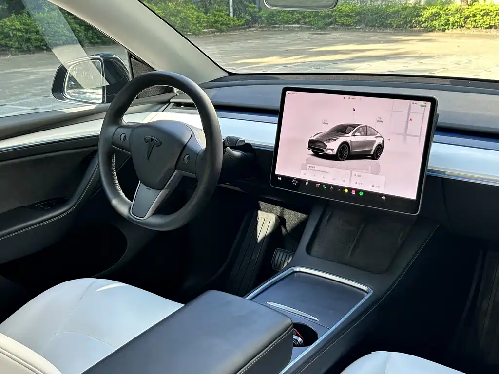 Tesla Model Y 2022 — фото 12