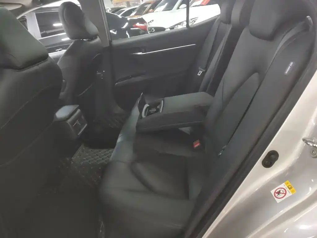 Toyota Camry 2019 — фото 17