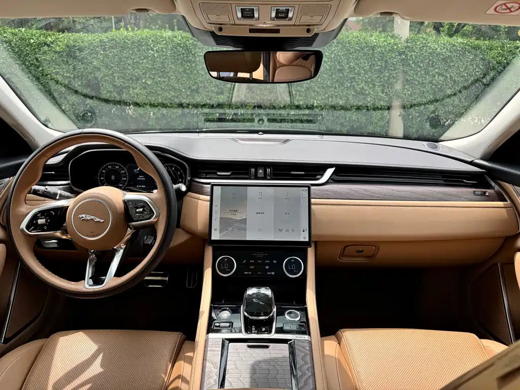 Jaguar XFL 2025 — фото 14