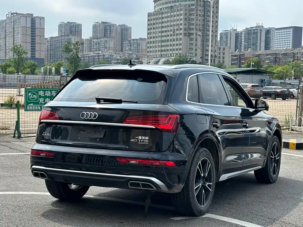Audi Q5L 2022 — фото 8