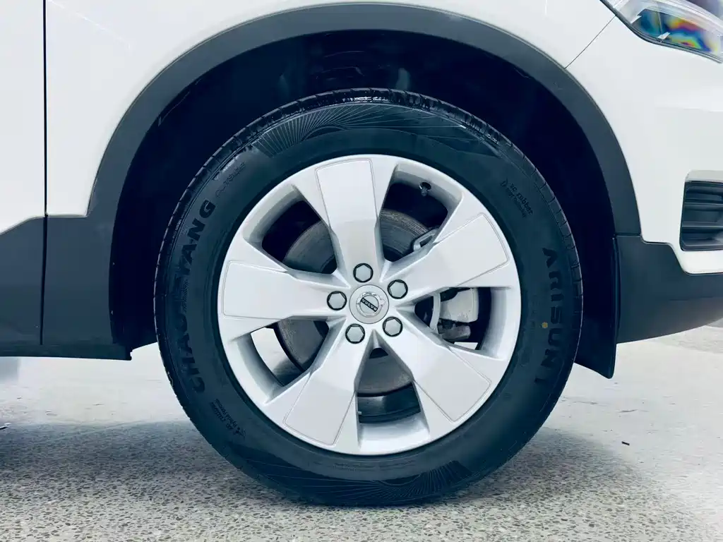 Volvo XC40 2022 — фото 23