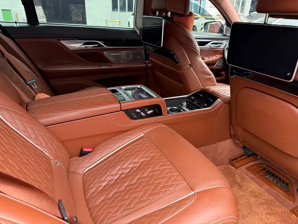 BMW 7 Series 2020 — фото 10