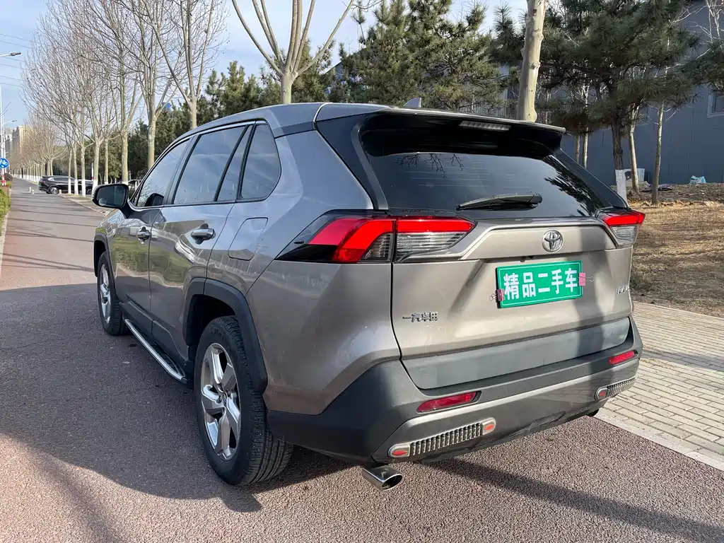 Toyota RAV4 2019 — фото 6