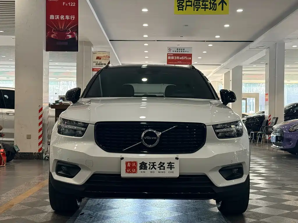 Volvo XC40 2021 — фото 2