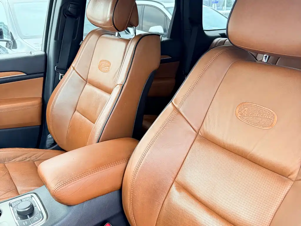 Jeep Grand Cherokee 2012 — фото 11