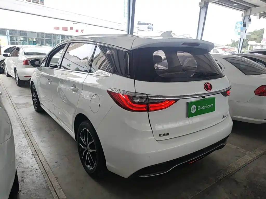 BYD MAX 2017