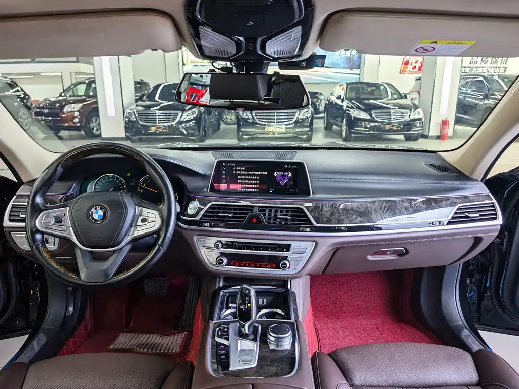 BMW 7 Series 2017 — фото 11