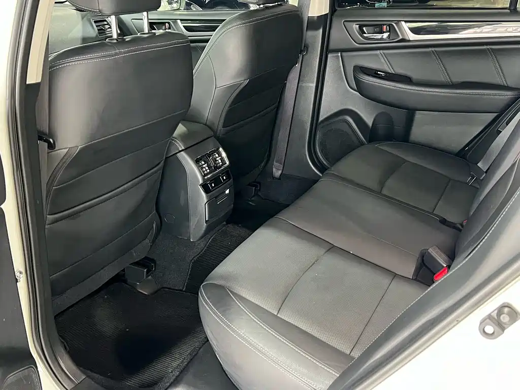 Subaru Outback 2017 — фото 22