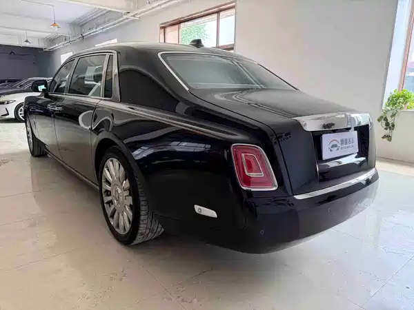 Rolls-Royce Phantom 2023