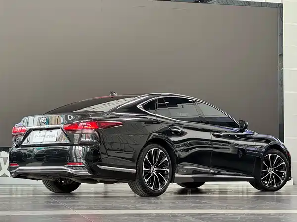 Lexus LS 2021