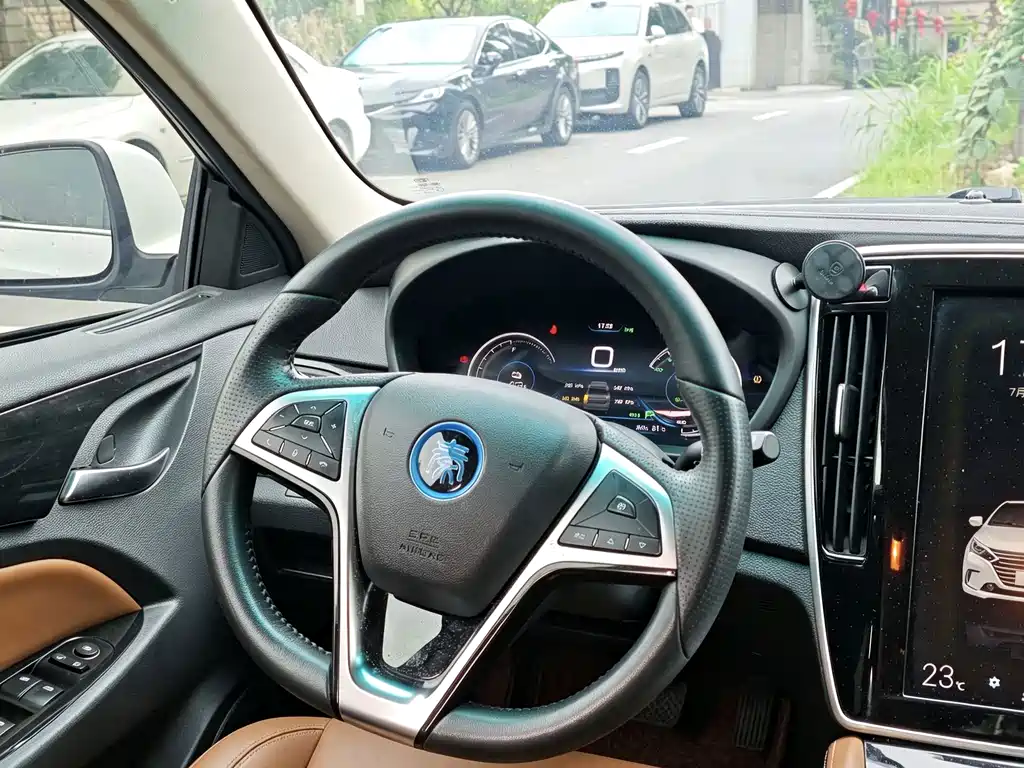 BYD Qin NEV 2018 — фото 15