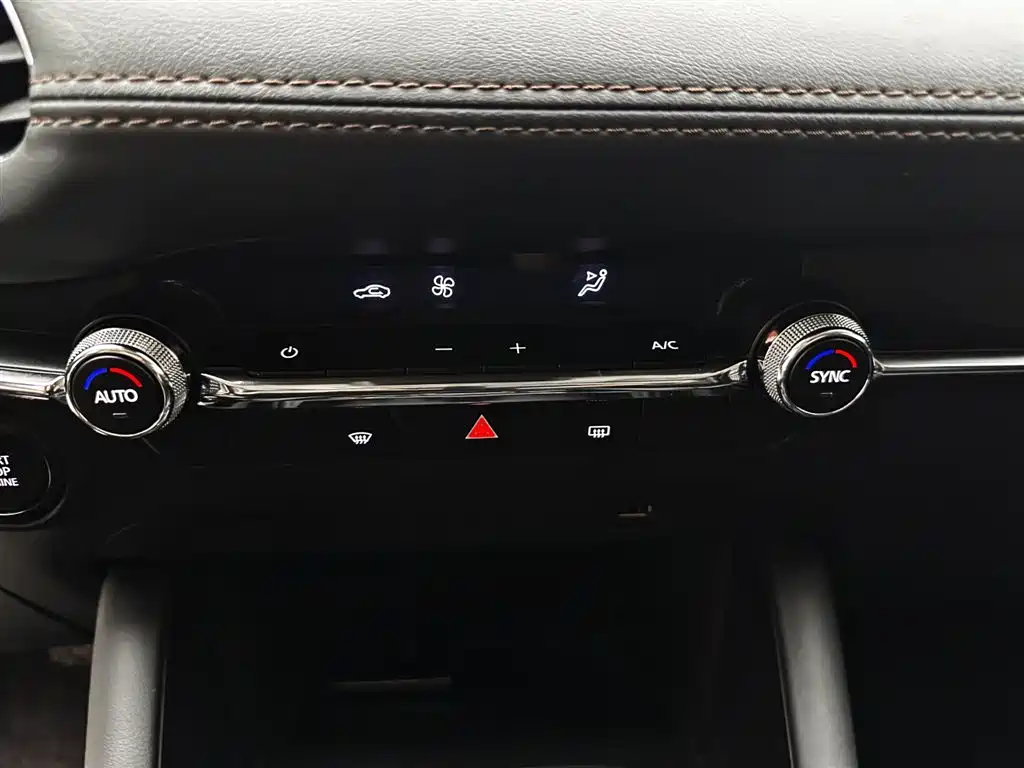 Mazda 3 Axela 2022 — фото 18