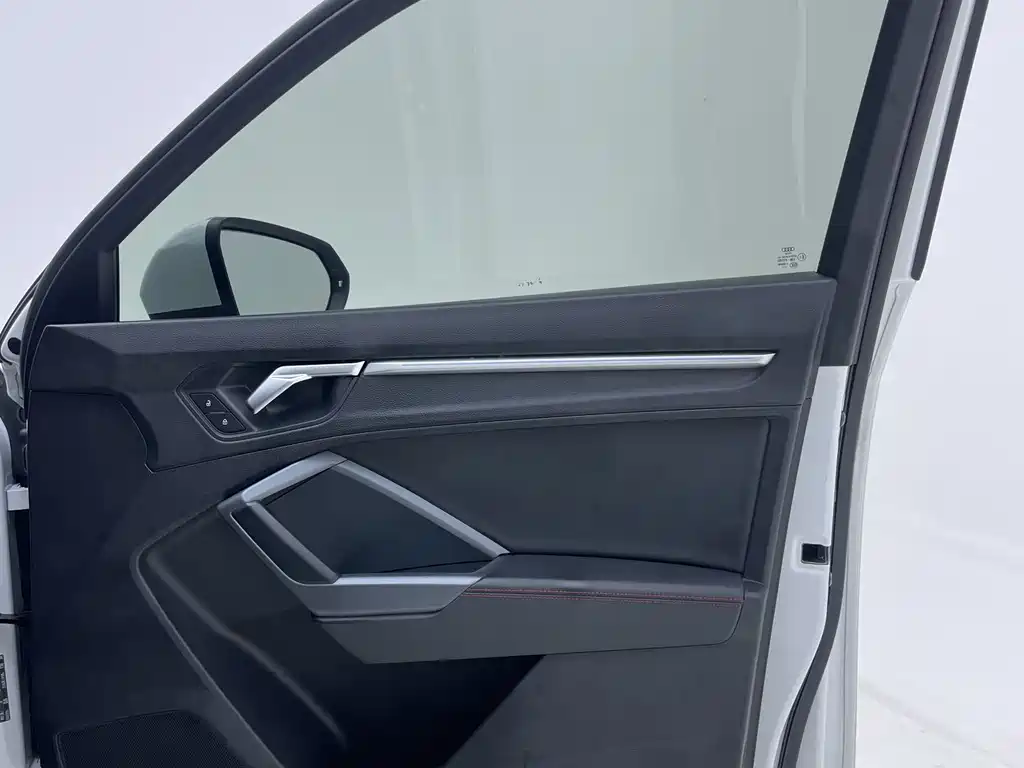 Audi Q3 2023 — фото 23