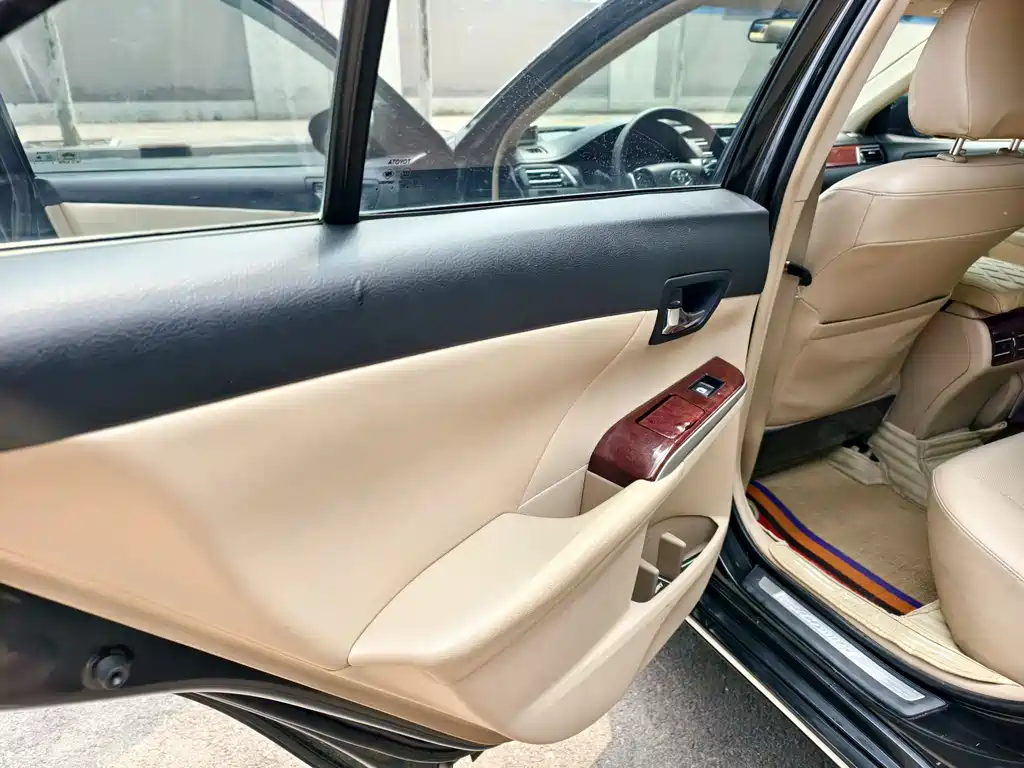 Toyota Camry 2014 — фото 7