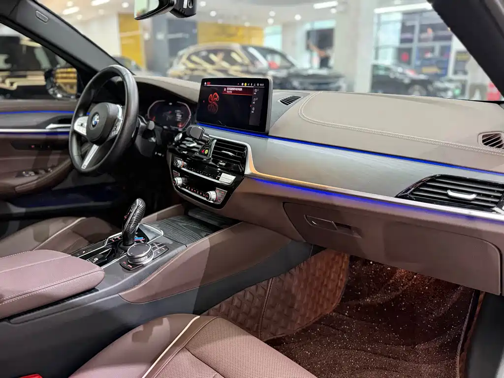 BMW 5 Series 2023 — фото 11