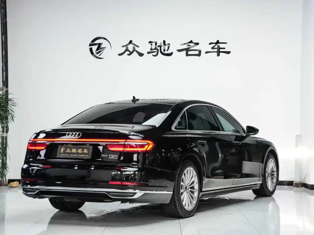Audi A8 2021 — фото 10