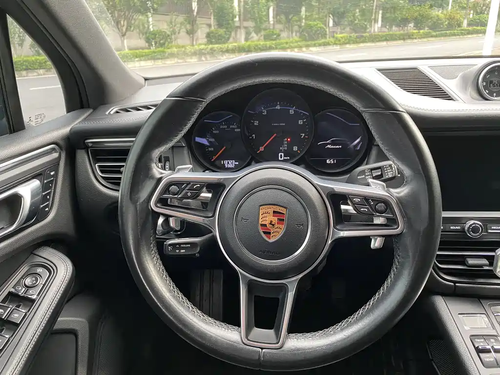 Porsche Macan 2019 — фото 17