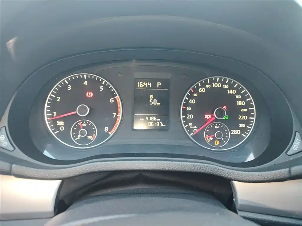 Volkswagen Passat 2015 — фото 12