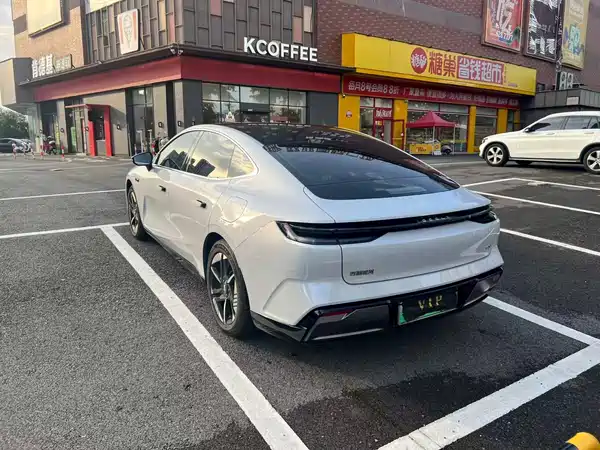 Geely Galaxy E8 2024