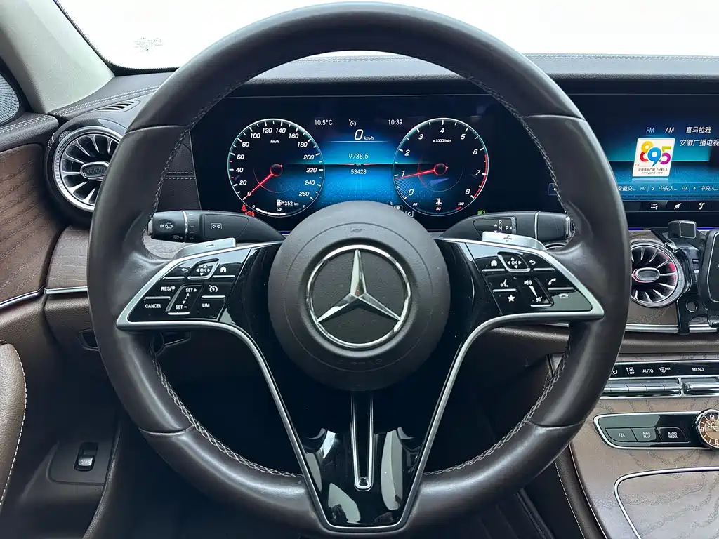 Mercedes-Benz E-Class 2022 — фото 12