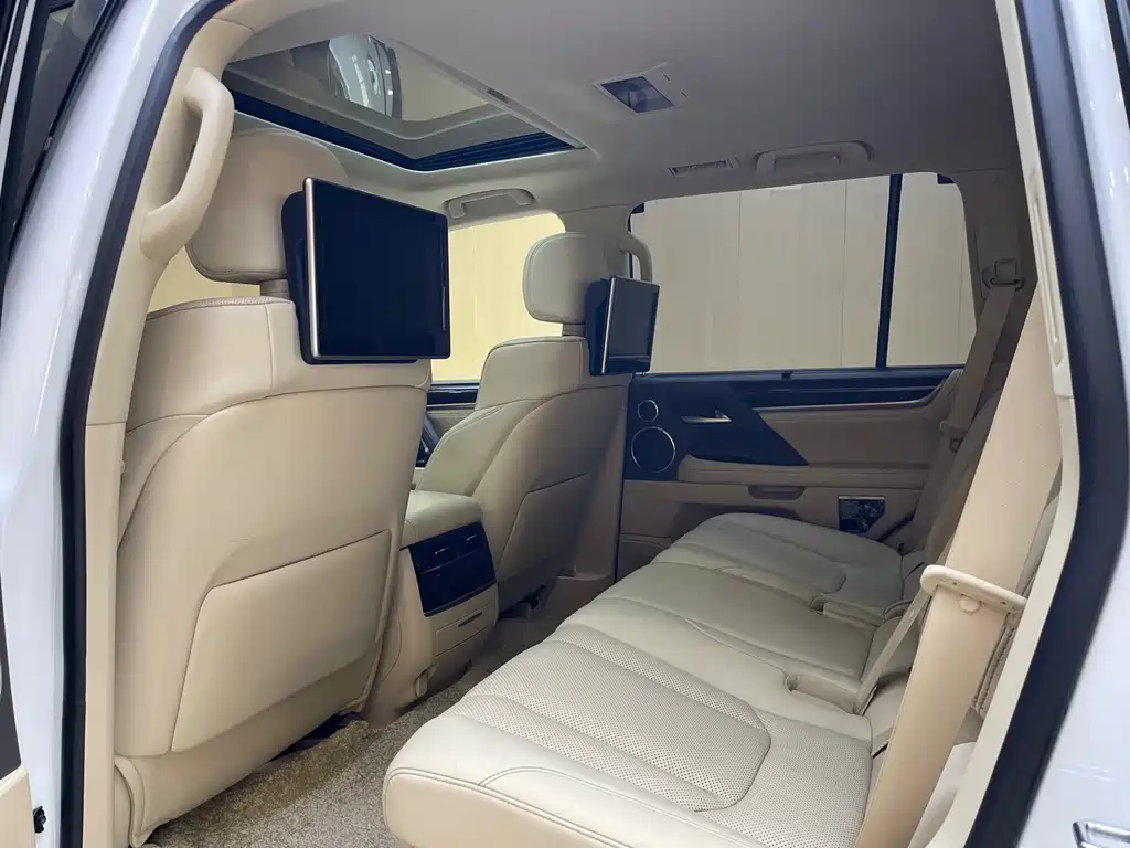 Lexus LX 2017 — фото 13