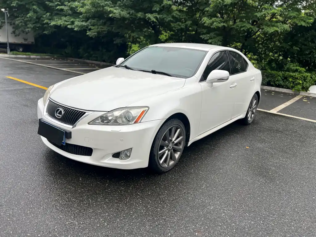 Lexus IS 2010
