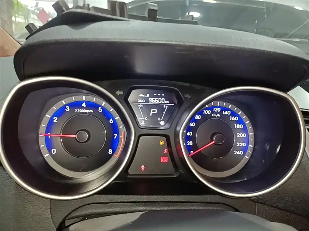Hyundai Elantra Langdong 2018 — фото 12