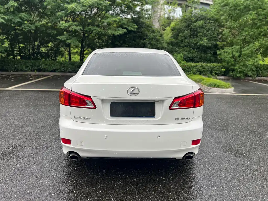 Lexus IS 2010
