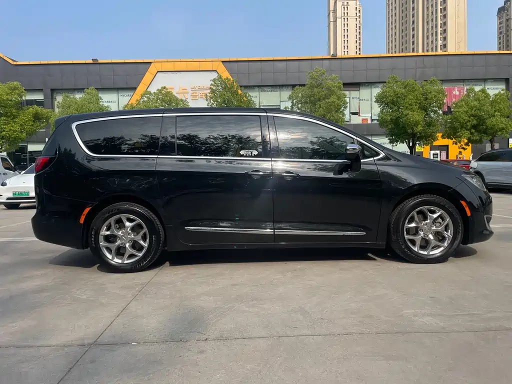 Chrysler Grand Voyager 2019 — фото 5
