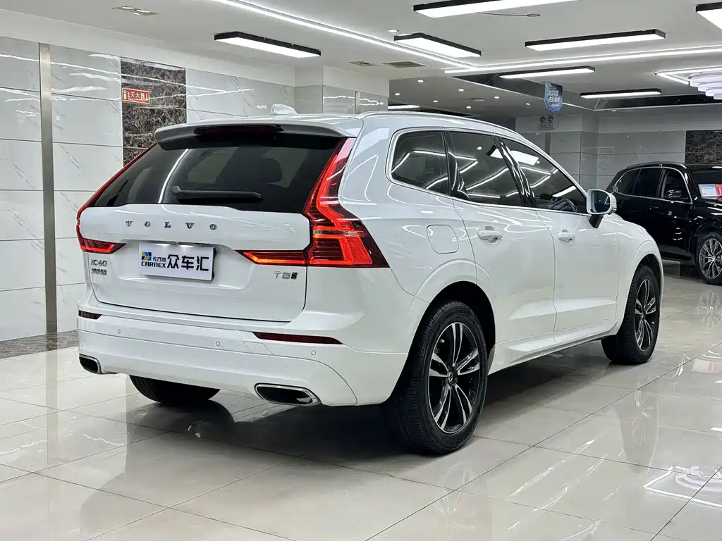 Volvo XC60 2019 — фото 4