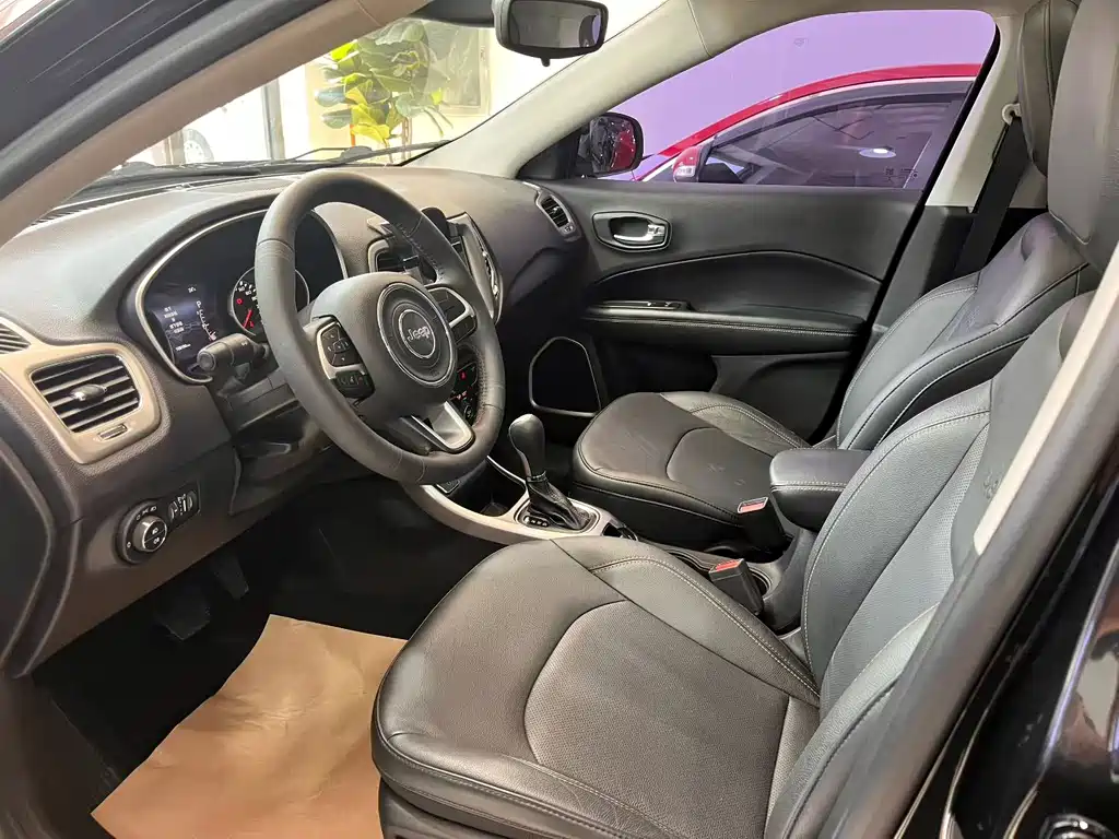 Jeep Compass 2017 — фото 6