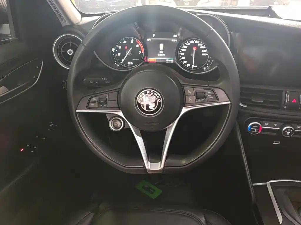 Alfa Romeo Giulia 2019 — фото 11