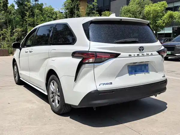 Toyota Sienna 2024