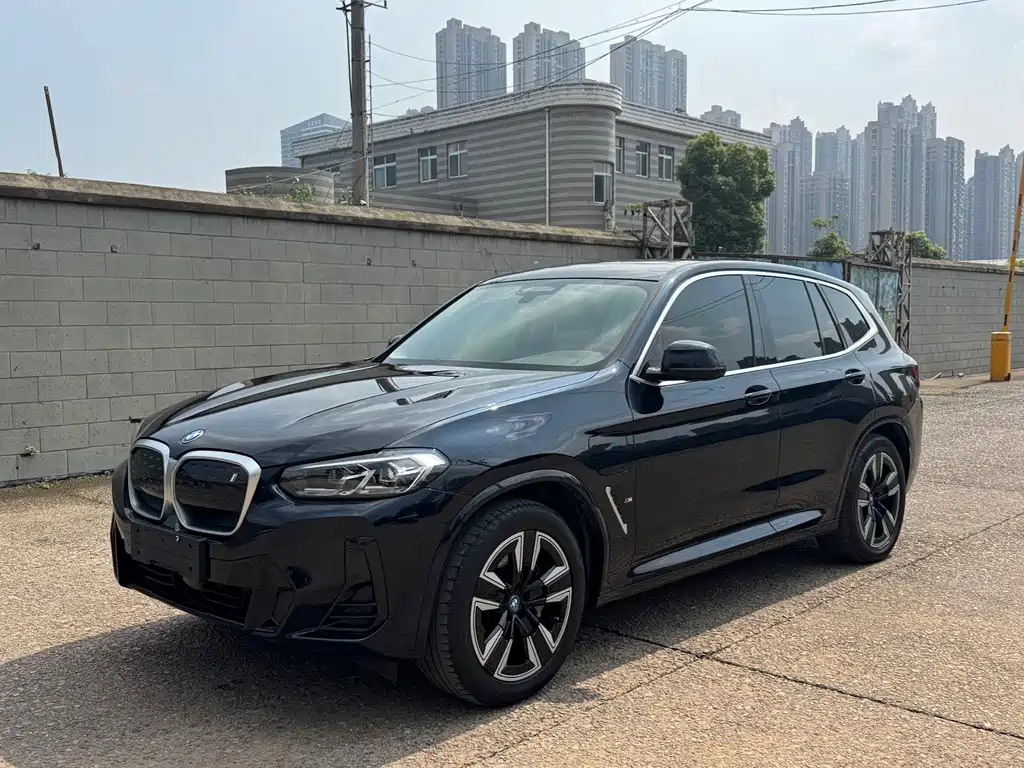 BMW iX3 2024
