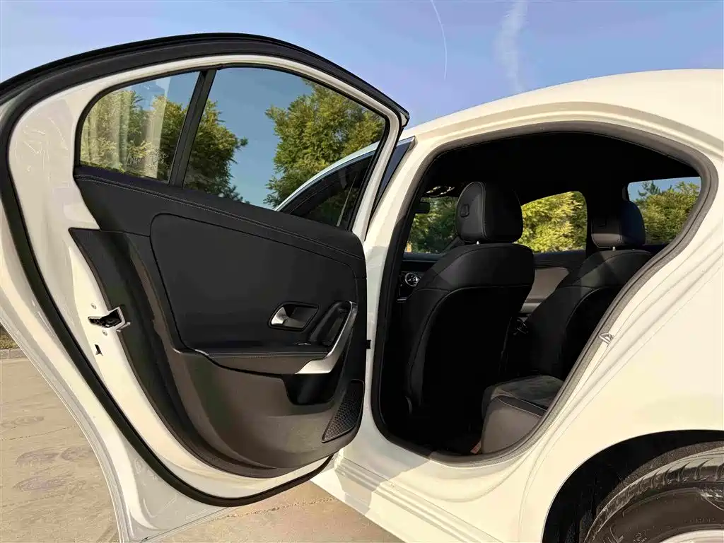 Mercedes-Benz A-Class 2020 — фото 12