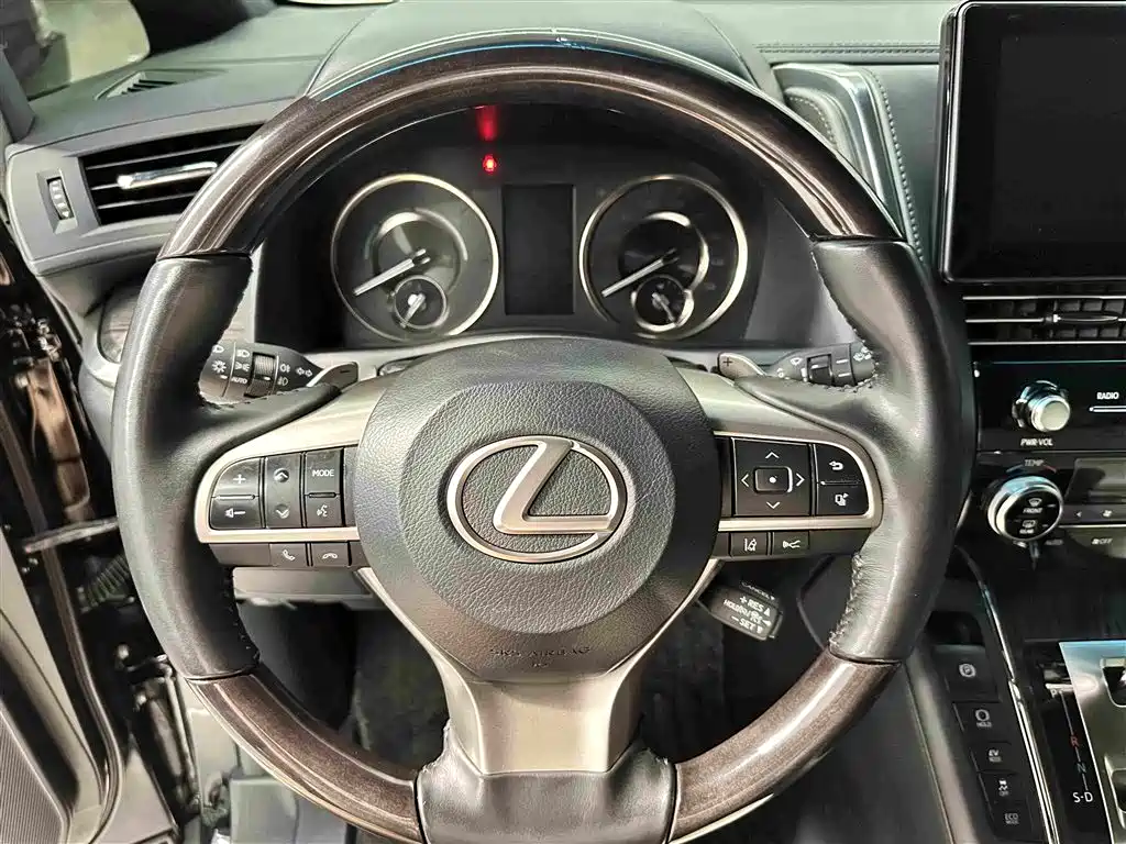 Lexus LM 2022 — фото 12