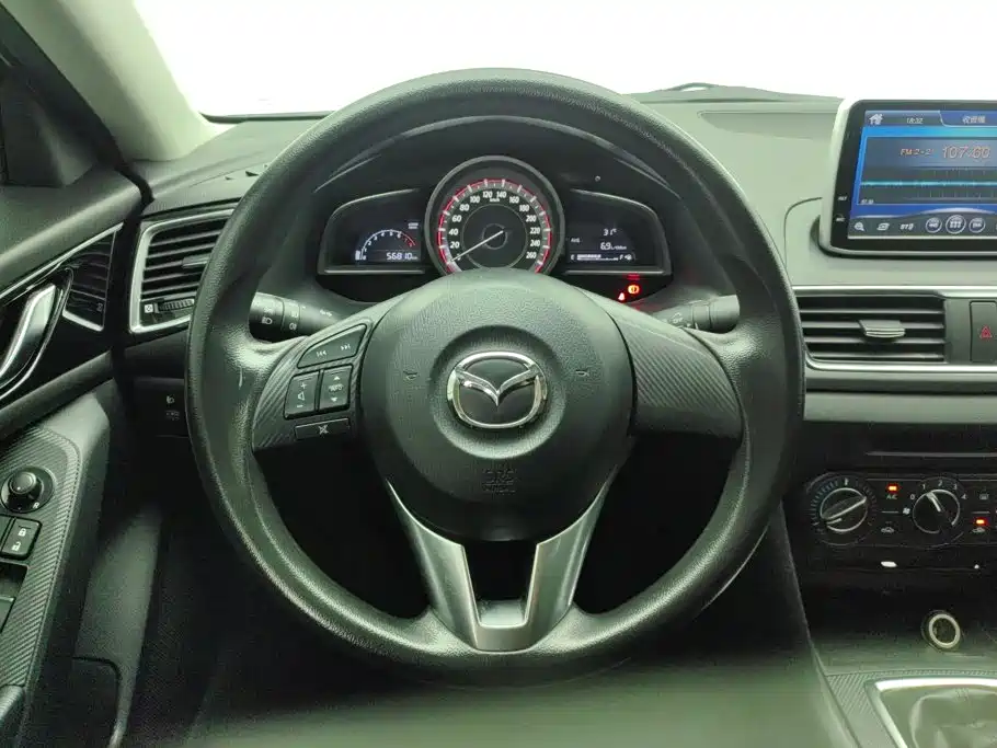 Mazda 3 Axela 2016 — фото 15