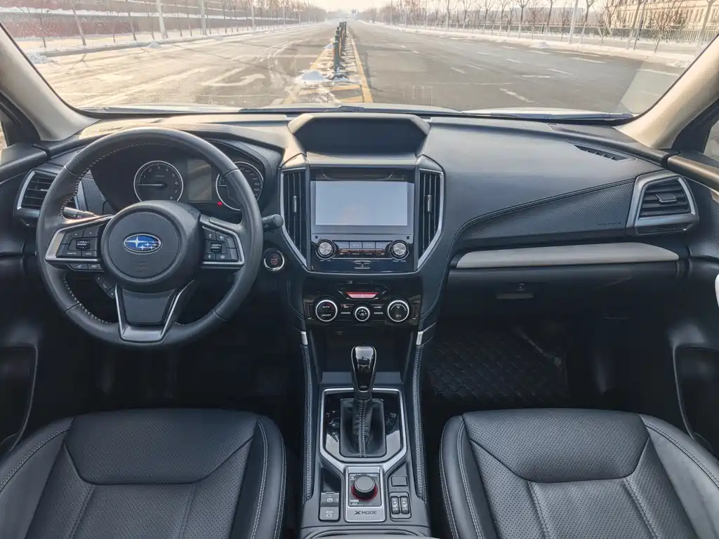 Subaru Forester 2022 — фото 11