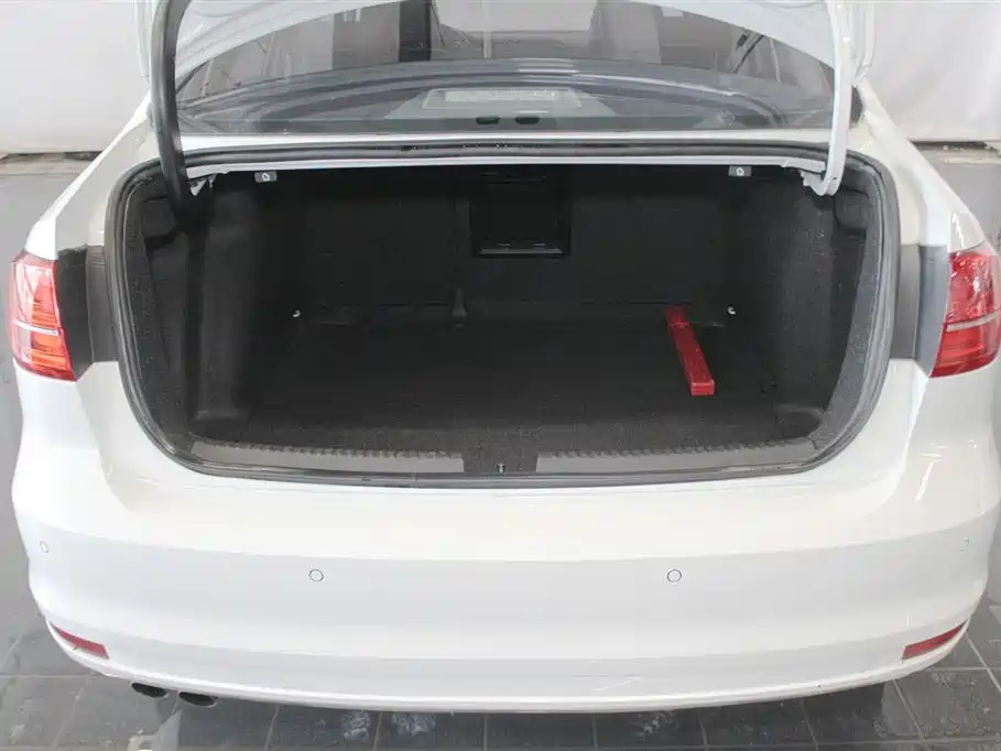 Volkswagen Sagitar 2016