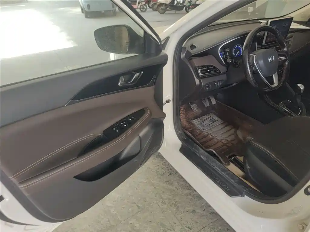Changan Eado DT 2019 — фото 12