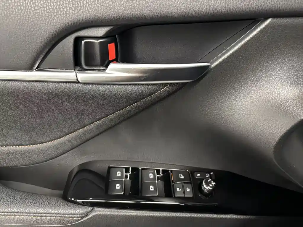 Toyota Camry 2019 — фото 15