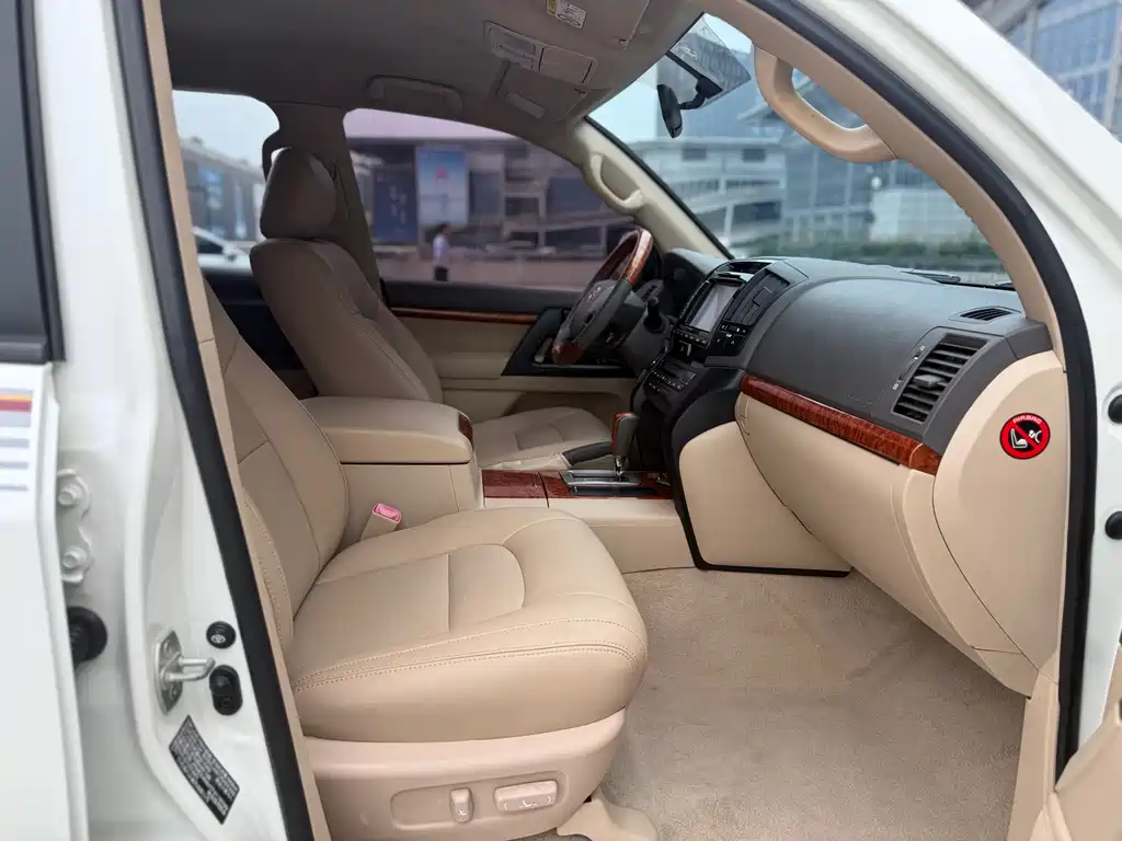 Toyota Land Cruiser 2016 — фото 10