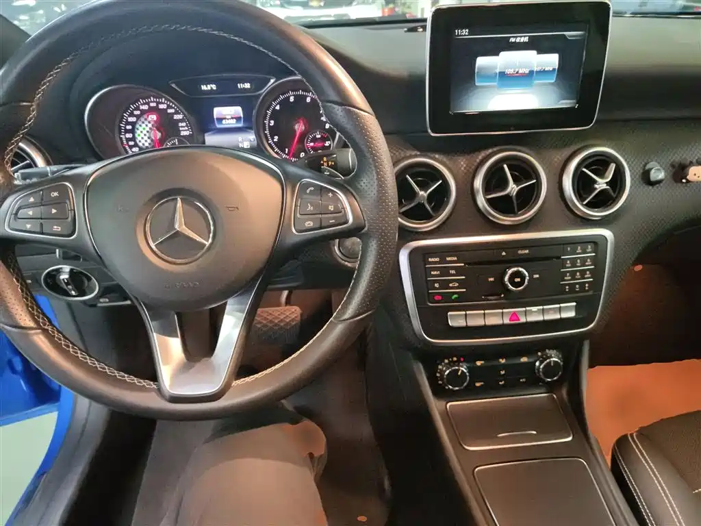 Mercedes-Benz A-Class 2017 — фото 6