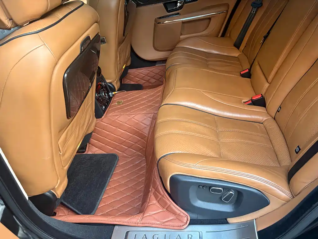 Jaguar XJ 2013 — фото 12
