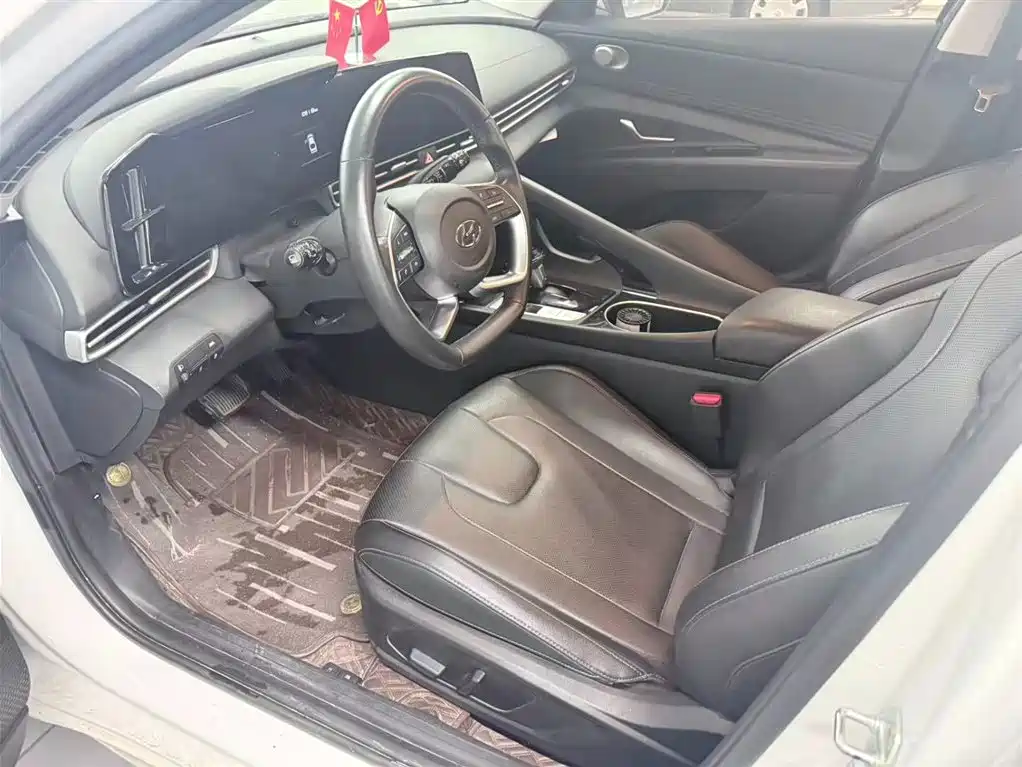 Hyundai Elantra 2022